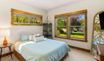 2452 Creekwood Dr, Bozeman, MT 59715