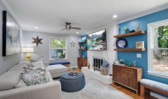 813 Lakeshore Dr, Berkeley Lake, GA 30096