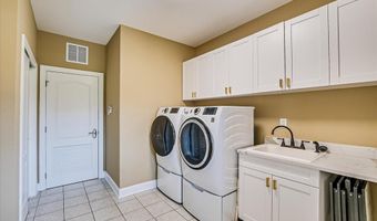 6 RIDGEVIEW Way, Allentown, NJ 08501