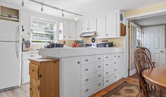 81 Richardson St, Bath, ME 04530