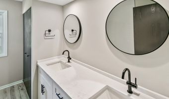 731 Roaring Brook Ln, Algonquin, IL 60102