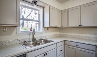 201 College St, Batesville, MS 38606