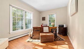 273 Finch Ln, North Kingstown, RI 02874