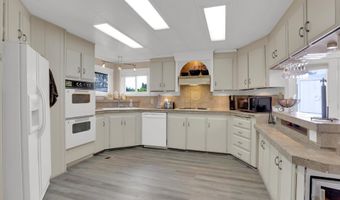 21986 LAUREL Ave, Aurora, OR 97002