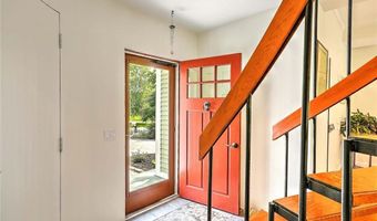 12 Howe St, Bristol, RI 02809