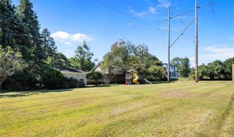 8 Dunn Rd, Airmont, NY 10952