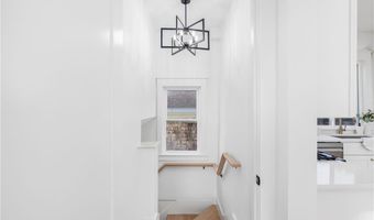 7 Sheffield Ave, Newport, RI 02840