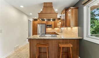 5820 139th St W, Apple Valley, MN 55124