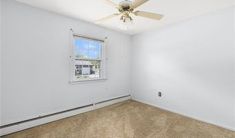 8 Meadow Ln, Coventry, RI 02816