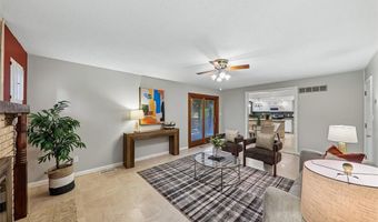 800 Eaglebrooke Dr, Ballwin, MO 63021