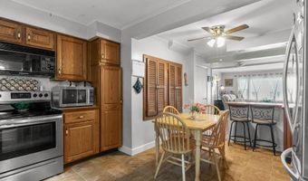 41 Perry Ave, Middletown, RI 02842