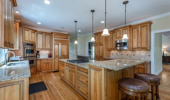 15 Logging Trail Ln, Brookfield, CT 06804
