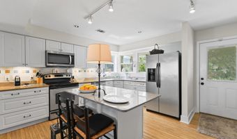 424 Riverview Dr, Bay St. Louis, MS 39520