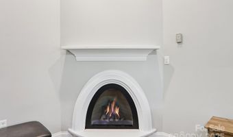 26 Ocaso Dr, Asheville, NC 28806