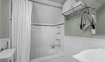 8 Sanford St, Newport, RI 02840