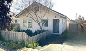 543 SPRUCE St, Brookings, OR 97415