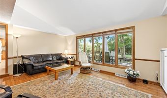 3 Carleton Ct, Amherst, NY 14221