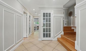 8121 BRIAR CREEK Dr, Annandale, VA 22003