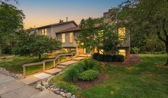 2250 Rivenoak Ct, Ann Arbor, MI 48103