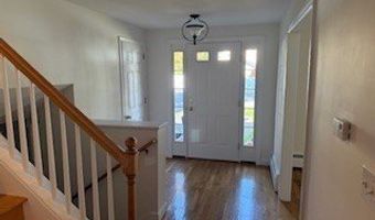27 Lincoln Cir W 27, Andover, MA 01810
