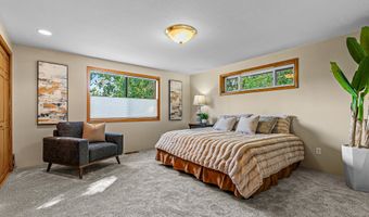 1042 Oak Knoll Dr, Ashland, OR 97520