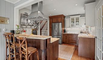 10 Snug Harbor Dr, Danbury, CT 06811