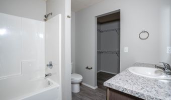 110 Pin Oak Dr Dr, Aurora, MO 65605