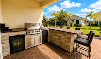 6118 VOYAGERS Pl, Apollo Beach, FL 33572