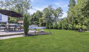 10 Linda Cir, Aberdeen, NJ 07747