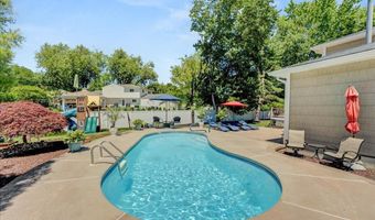 5 Trotter Ter, Belford, NJ 07718