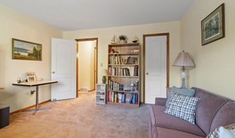 38 Woodside Dr, Albany, NY 12208