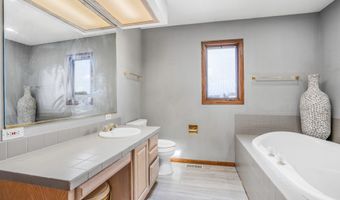 1801 W Cheyenne Ct, Polk City, IA 50226