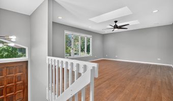 1245 WINAKI Trl, Algonquin, IL 60102