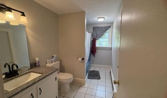 2 Sunrise Cir, Augusta, ME 04330