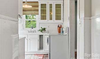 21 Clemmons St, Asheville, NC 28801