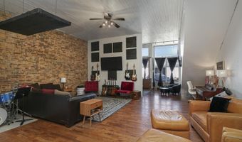207 W Main St, Ash Grove, MO 65604