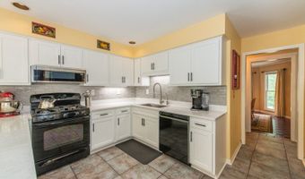 1 Victoria Pines Ln, Andover, NJ 07848