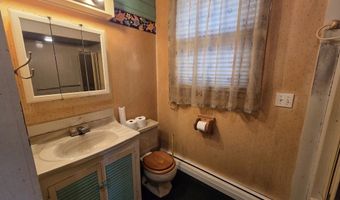 54 Slocum St, Acushnet, MA 02743