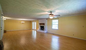 359 BYNUM ACRES Dr, Anniston, AL 36201