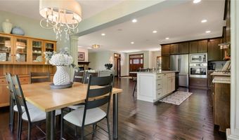 904 Timber View Dr, Altoona, WI 54720