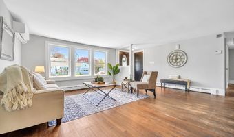 31 Darling St, Acushnet, MA 02743