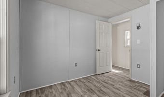 92 Bayview Pkwy, Middletown, RI 02842
