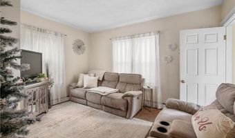 13 Elizabeth St, Cumberland, RI 02864