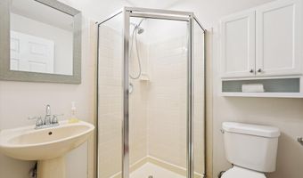518 WINDING ROSE Dr, Rockville, MD 20850