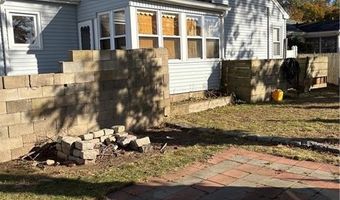 25 Pensaukee Ave, North Providence, RI 02911