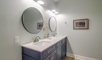 13 Chantilly Ter, Bay St. Louis, MS 39520