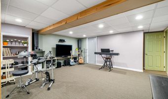 13 Birchwood Cir, Bedford, NH 03110