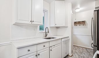 7116 WAYNE Dr, Annandale, VA 22003