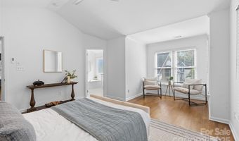 2016 Sablewood Dr, Charlotte, NC 28205