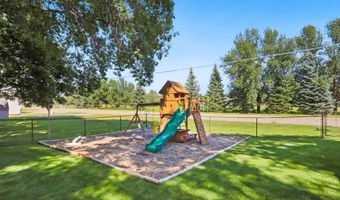 11 Linda Ln, Aberdeen, SD 57401